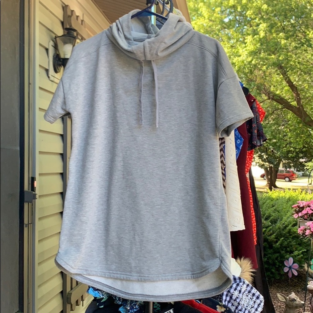 Underamour T-shirt with hood